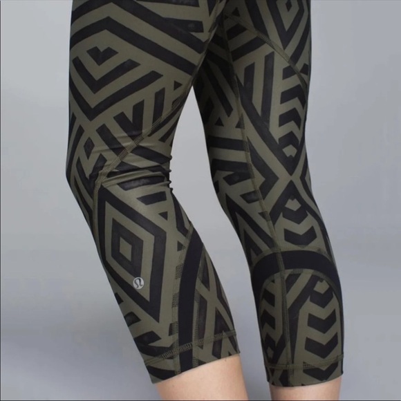 Lululemon Run: Inspire Crop II Full-On Luxtreme in Chevron Shuffle - Picture 4 of 14